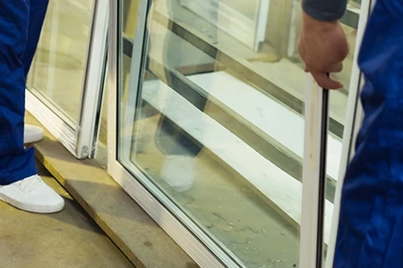 Commercial Glass Repair Technician in Southchase, FL
